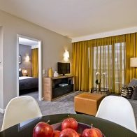 Adina-Apartment-Hotel-Hamburg-Michel-Foto-Adina-300×1961