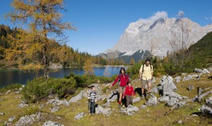 Aktiv-Familienresorts-Tiroler-Zugspitze-Familienwanderung-Zugspitze-300×1781