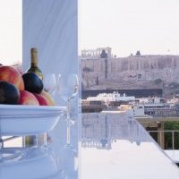 Attika_Fruehstueck_auf_Dachterrasse_des_Hotels_Acropolis_Ami-300×200