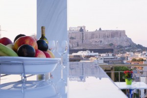Attika_Fruehstueck_auf_Dachterrasse_des_Hotels_Acropolis_Ami-300×200