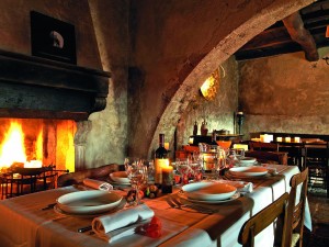Außergewöhnliche-Unterkunft-in-reizvoller-Lage-–-das-Hotel-Sextantio-Albergo-Diffuso-in-den-Abruzzen-300×225