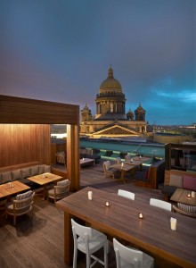 Die-Nacht-wird-zum-Tag-Weiße-Nächte-im-W-St.-Petersburg-Foto-W-Hotels-220×300