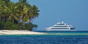 FSR-Maldives_manta-explorer-300×199