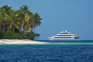 FSR-Maldives_manta-explorer-300×199