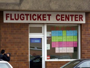 Flugticket-Center-Foto-wikimedia-Merker-Berlin-300×2251
