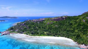 Félicité_aerial_view3_Six-Senses-Zil-Pasyon-auf-Félicité-300×169