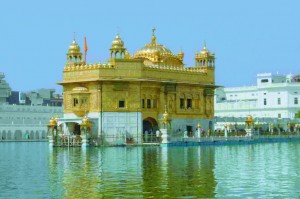 Goldener_Tempel_Amritsar-300×1991