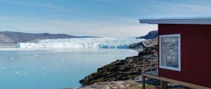 Grönländischer-Hüttenzauber-am-Gletscher-In-Camp-Eqi-300×127