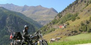 Hüttenzauber-und-Nervenkitzel-Copyright-Hotel-Goldener-Berg-Oberlech-300×225