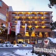 Kempinski-Hotel-Das-Tirol_Außen-Winter-300×180