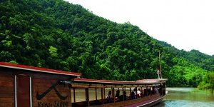 Laos-Boot-der-Kamu-Lodge-300×232