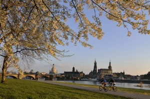 MRT_Elberadweg-2_o-FrankExss-300×1991
