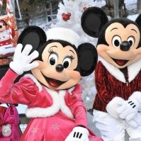 Micky-und-Minnie-in-Weihnachtsstimmung-Foto-Disney-300×199