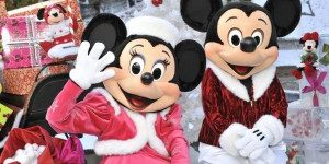 Micky-und-Minnie-in-Weihnachtsstimmung-Foto-Disney-300×199