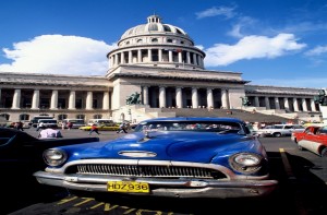 Mit-dem-Oldtimer-nach-Havanna-Die-Karibikinsel-Kuba-zählt-zu-den-Top-TUI-Zielen-bei-Urlaubern-die-individuell-reisen-300×1971