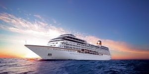 Mit-der-Columbus-2-erweitert-Hapag-Loyd-Kreuzfahrten-sein-Premiumsegment.-Foto-Hapag-Lloyd-Kreuzfahrten-300×193