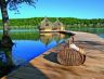 Ob-Baumhaus-oder-Wasserchalet-–-ein-Abenteuer-ist-bei-beiden-Übernachtungsformen-garantiert.-1-300×226