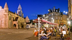 Poitiers-bei-Nacht_visionneuse_cat-300×1652