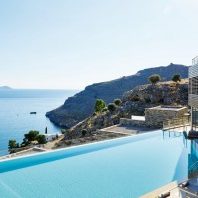 Pool-mit-Blick-Das-Hotel-Lindos-Blu-300×198