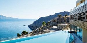 Pool-mit-Blick-Das-Hotel-Lindos-Blu-300×198