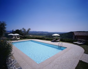 Pool_Colombaio_mit_Panorama__Villa_Dievole_-300×236
