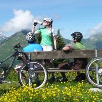 Rast-auf-der-Höhe-Copyright-Gstaad-Saanenland-Tourismus-300×202