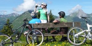 Rast-auf-der-Höhe-Copyright-Gstaad-Saanenland-Tourismus-300×202