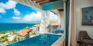 Sandals-LaSource-Grenada_Skypool-Suite-Besonderer-Luxus-im-Sandals-LaSource-Grenada-Vom-privaten-Infinity-Pool-der-Skypool-Suiten-blicken-die-Gäste-auf-ein-atemberaubendes-Panorama-300×200