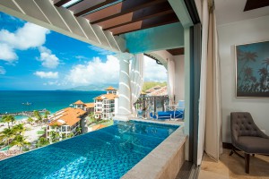 Sandals-LaSource-Grenada_Skypool-Suite-Besonderer-Luxus-im-Sandals-LaSource-Grenada-Vom-privaten-Infinity-Pool-der-Skypool-Suiten-blicken-die-Gäste-auf-ein-atemberaubendes-Panorama-300×200