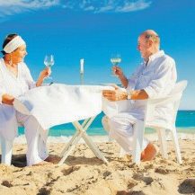 Senioren-am-Strand-Foto-Fotolia-300×217