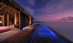 Sonnenuntergang-auf-den-Malediven-im-OneOnly-Reethi-Rah-©-OneOnly-Resorts-300×175