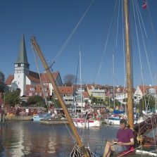 Stadt-Rønne-und-Strandlandschaft-©-Destination-Bornholm-223×300
