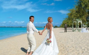Strandhochzeit-auf-den-Cayman-Islands-Bildnachweis-Caribbean-Tourism-Organisation-300×187-1