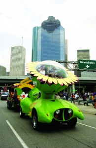 The-cars-are-the-stars-25-Jahre-Art-Car-Parade-in-Houston-Foto-TexasGreater-Houston-Convention-and-Visitors-Bureau-195×300