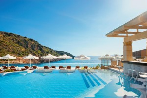 Traumhafter-Blick-auf-die-hoteleigene-Bucht-Daios-Cove-Luxury-Resorts-auf-Kreta-Foto-Jahn-Reisen-300×200