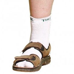Typisch-Deutsch-Weiße-Socken-300×246