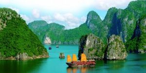 Vietnam-–-im-Land-der-tanzenden-Dschunken-Halong-Bucht-300×200
