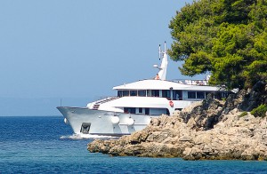 Yachten-und-Motorsegler-18408378942_2916188f69_z-olimar-300×196