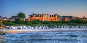img_10663_aussenansicht_-_romantik_seehotel_ahlbecker_hof_1-300×200