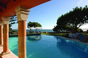 img_11973_pool-300×199